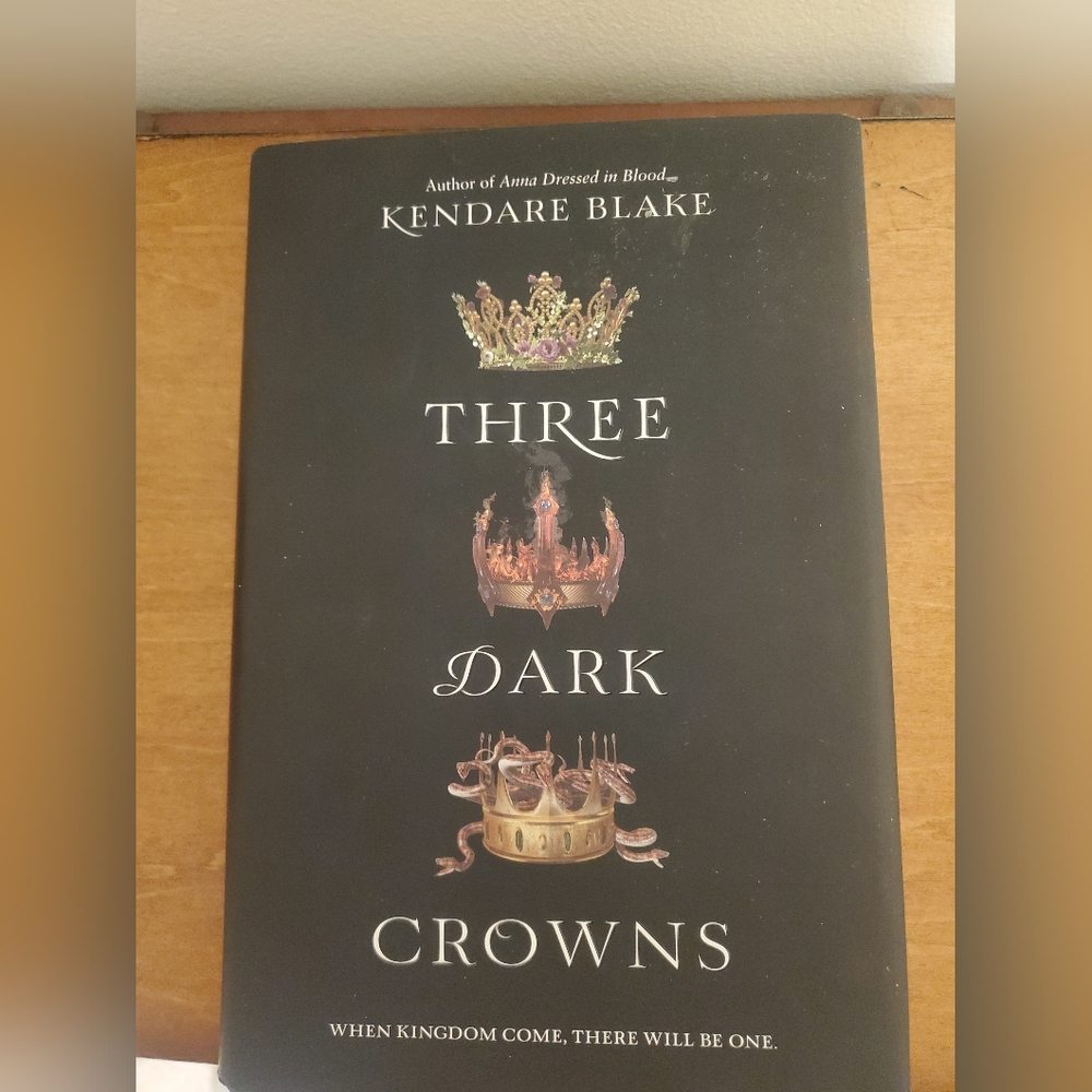 Three Dark Crowns by - Black Hardcover